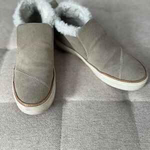 Toms Gray Ankle Boots with White Fur Lining